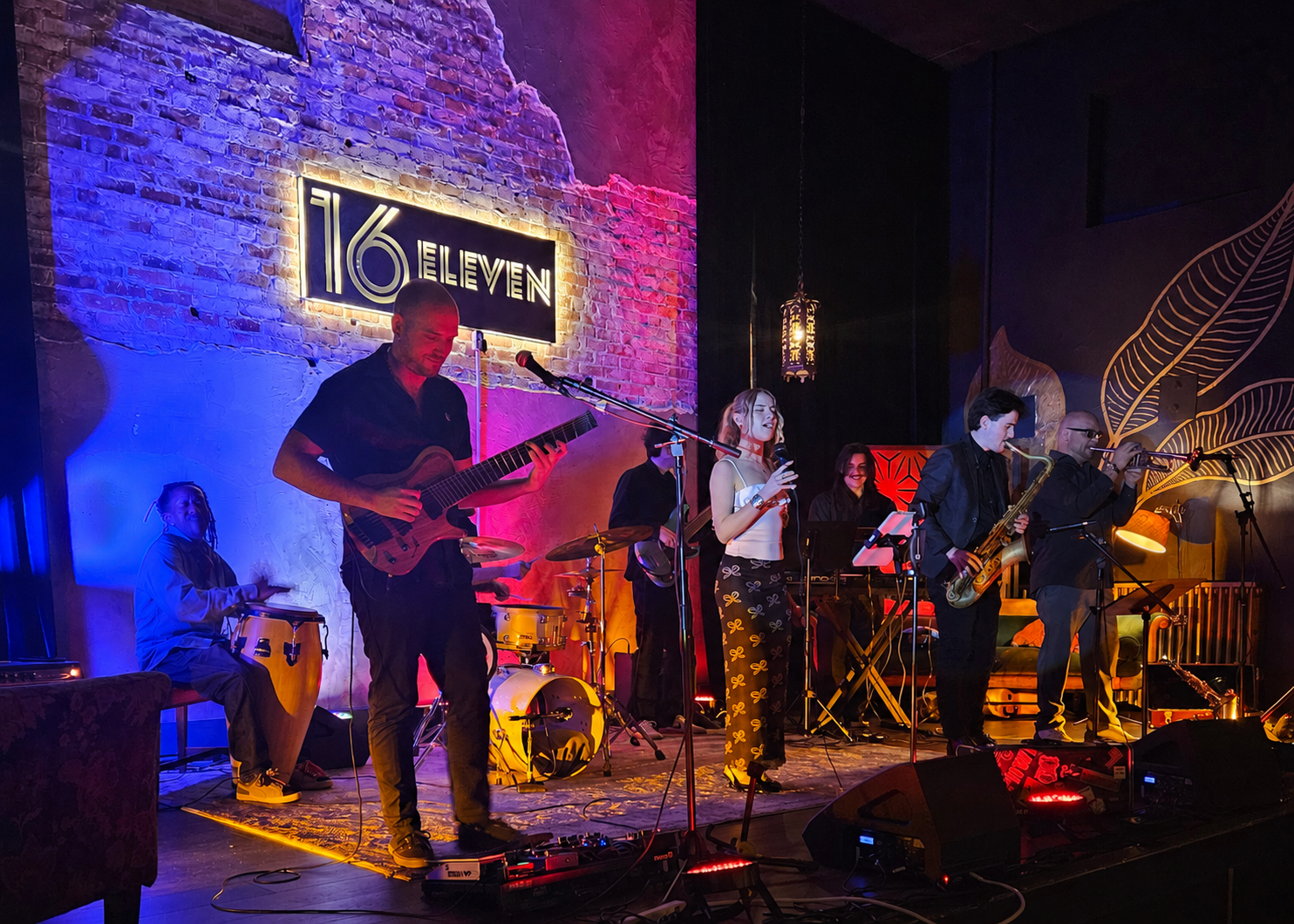 De Dream performing live at 16 Eleven