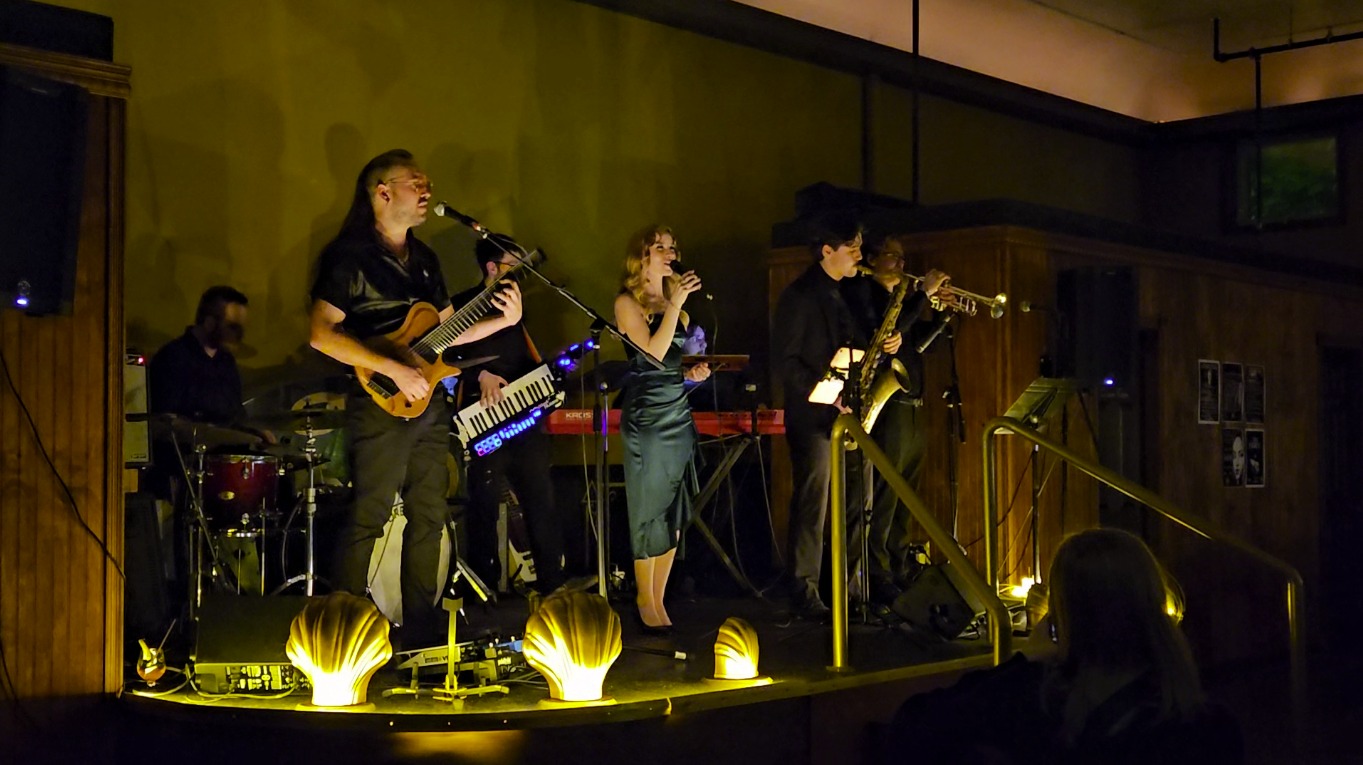 De Dream performing onstage at 16 Eleven
