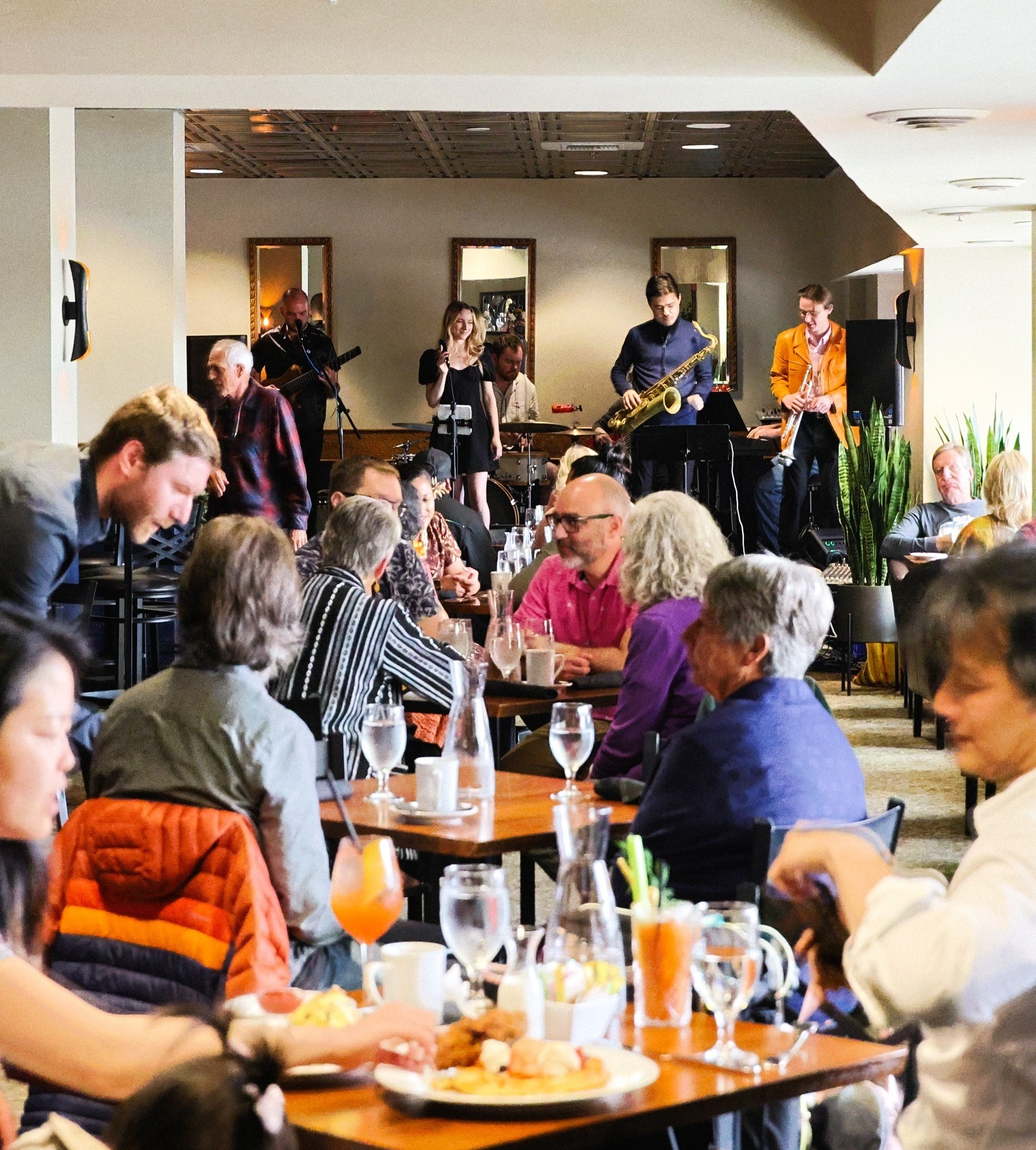 Live band performing for a full dining room at Hotel Leo